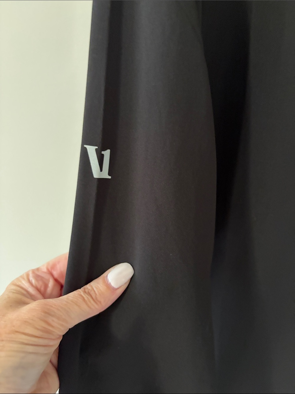 Vuori Outdoor Trainer Shell Black Mens Hooded Jacket Stretch Pockets Sz L - Picture 11 of 16